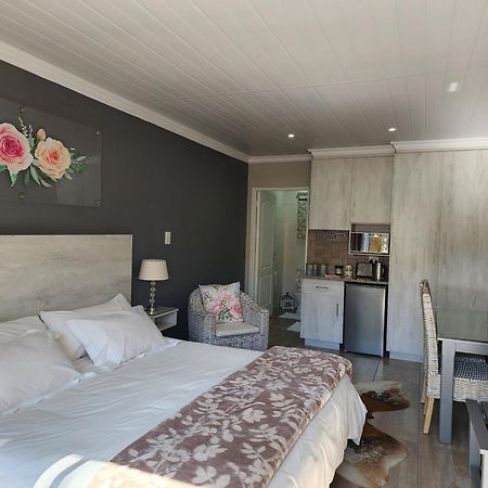 Апартаменты Schnehage Self Catering Блумфонтейн Экстерьер фото